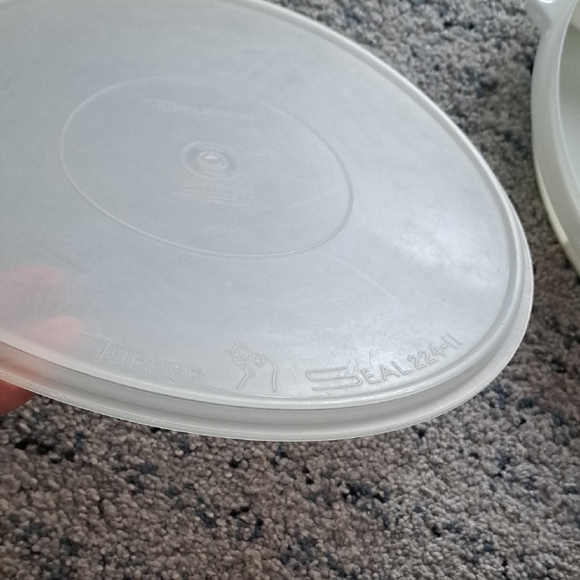 Tupperware White Food Storage Container - Picture 3 of 6